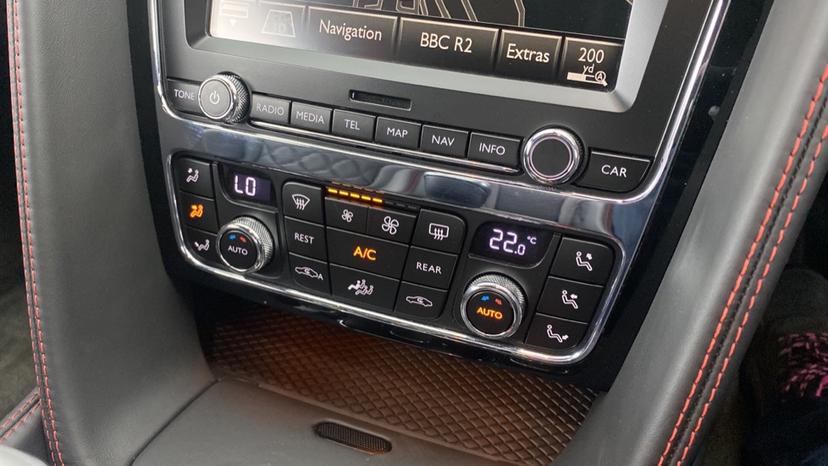Air Conditioning/ Dual Climate Control 