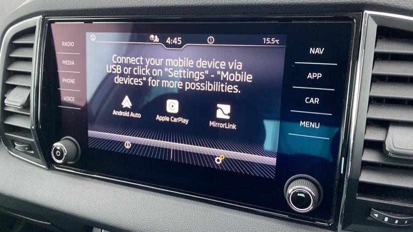 Apple CarPlay & Android Auto 