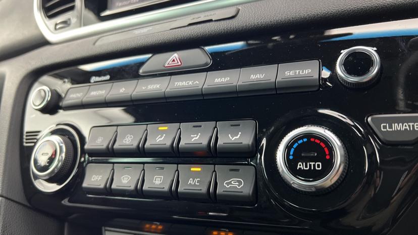 air conditioning and dual climate control 