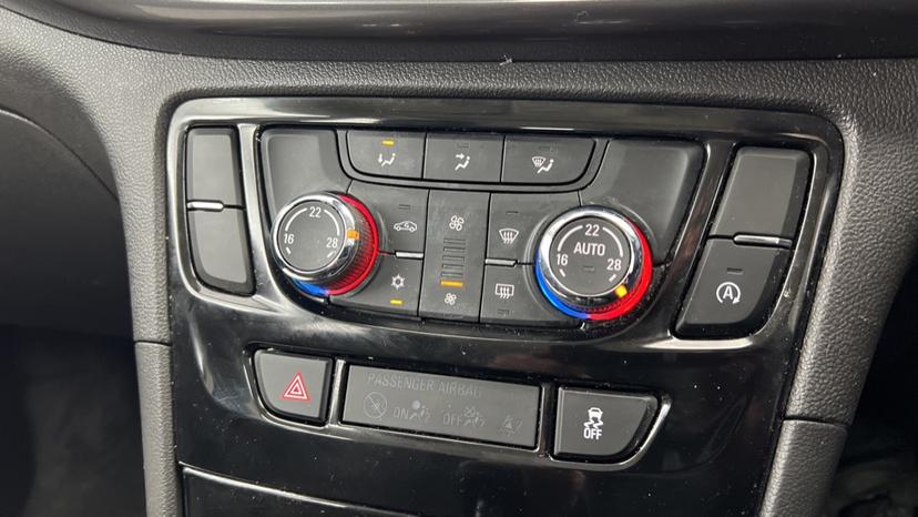 dual climate and air conditioning 