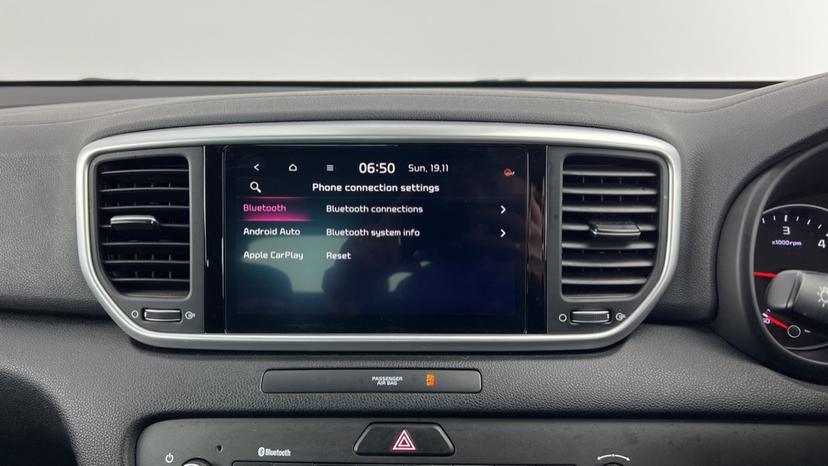 Android Auto/ Apple CarPlay and Bluetooth