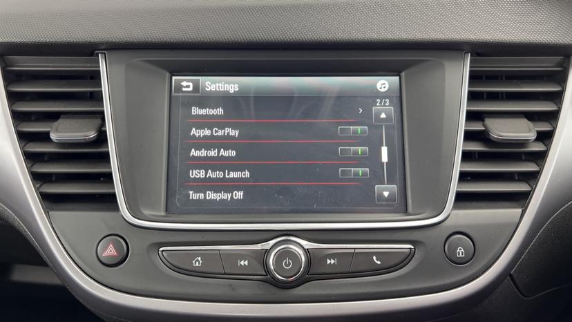 Android Auto/ Apple CarPlay and Bluetooth 