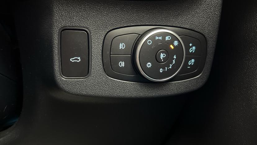 automatic lights and boot open button 