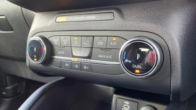 Dual Zone Climate Control 