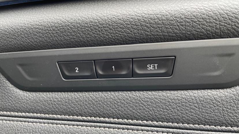 Drivers and Passengers Seat Memory 