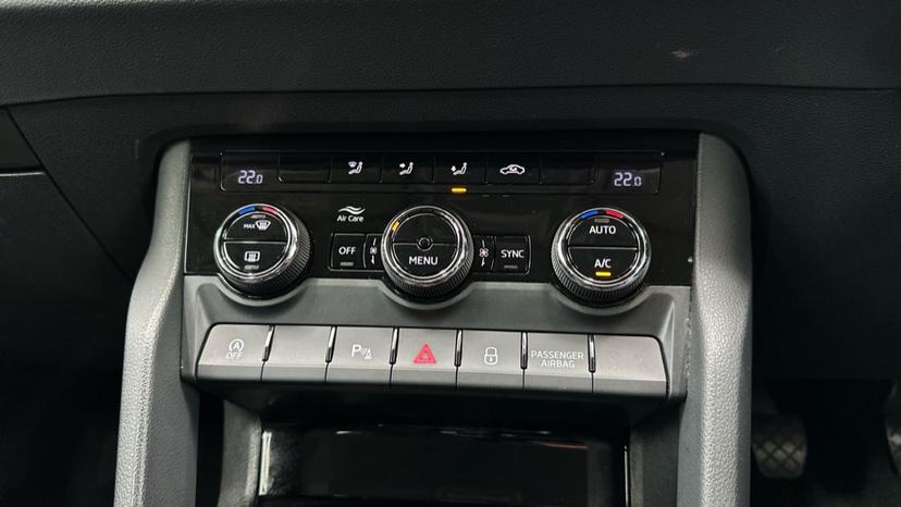 Dual Climate Control / Air Conditioning 