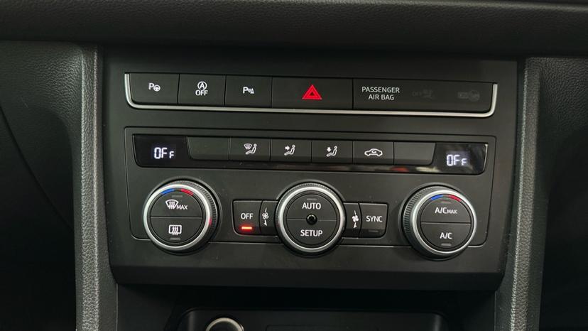 Auto Stop Start /Air Conditioning /Dual Climate Control/Auto Park 