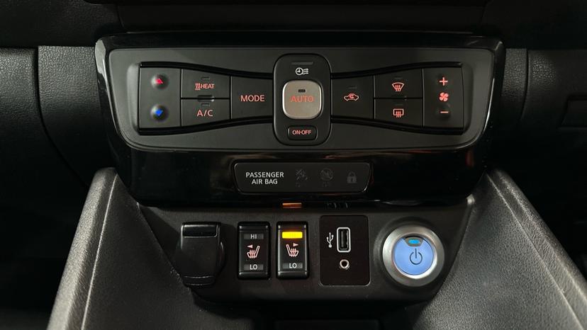 Air Conditioning /Heated Seat 