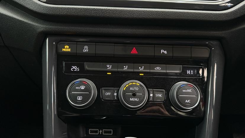 Auto Stop Start /Air Conditioning /Dual Climate Control 