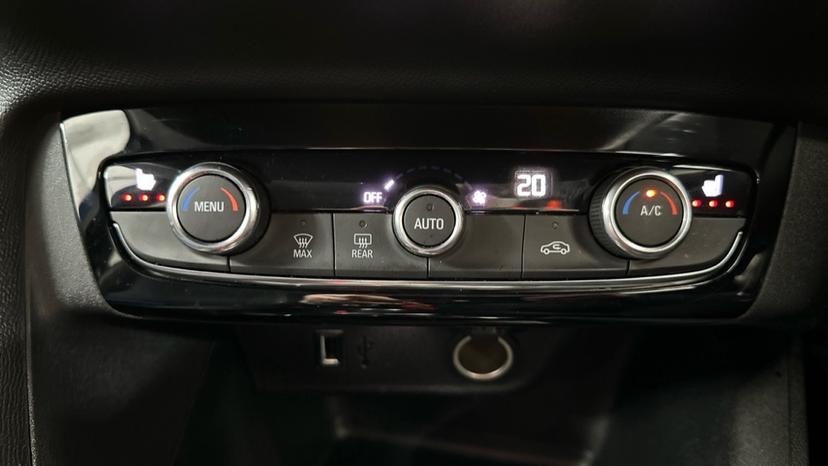 Air Conditioning /Dual Climate Control/Heated Seat 