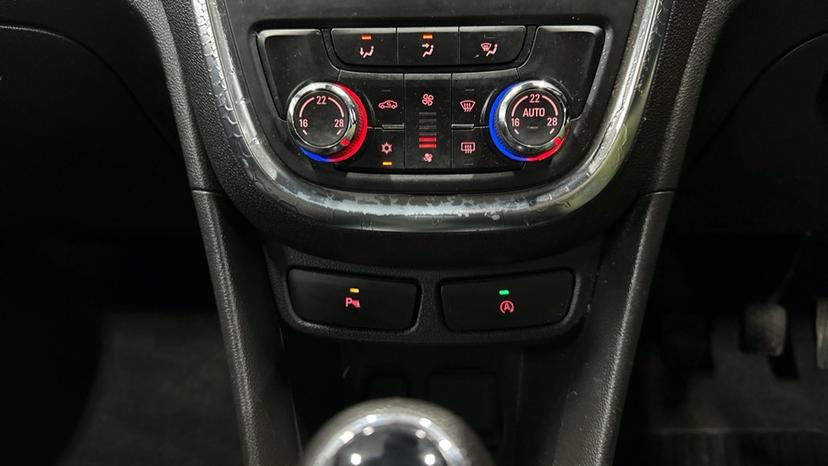 Dual Climate Control / Air Conditioning / Auto Stop Start  