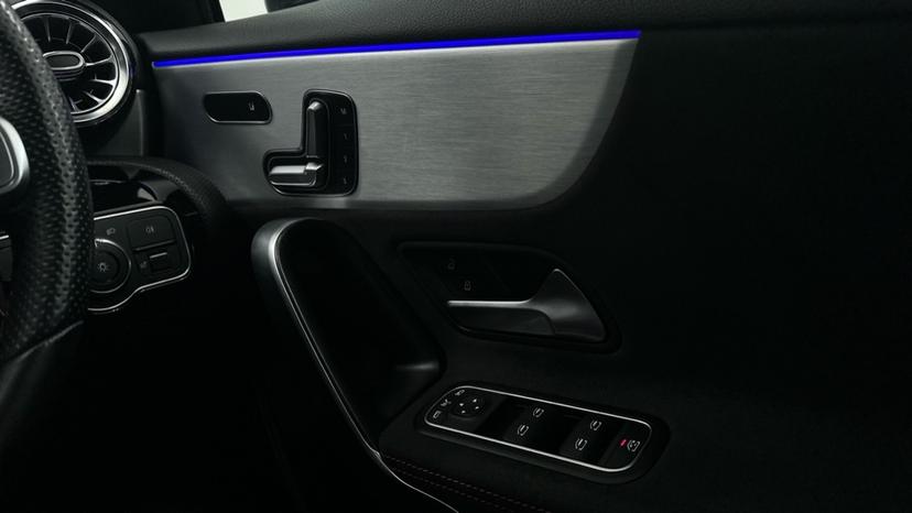 Electric Windows / Wing Mirrors / Ambient Lighting / Heated Seat/ Electric Seat 