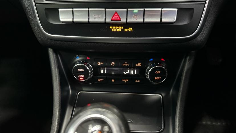 Dual Climate Control / Air Conditioning / Auto Stop Start 