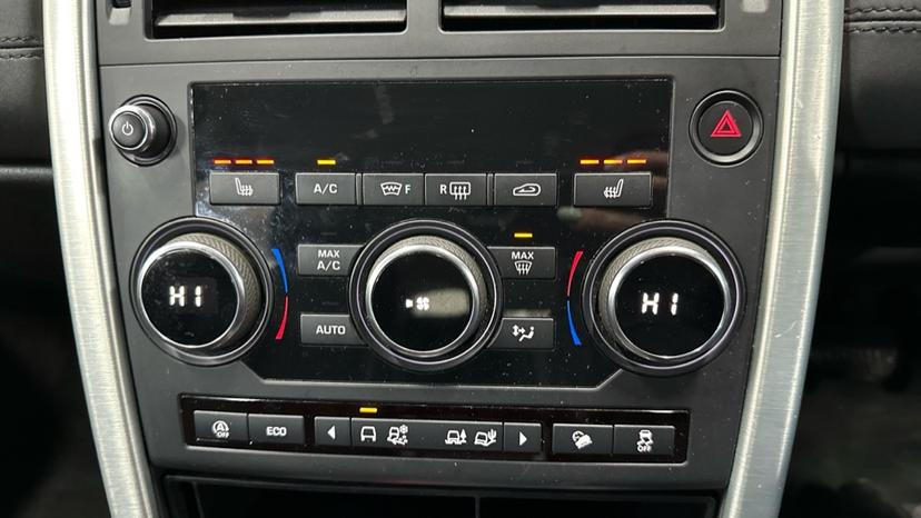 Dual Climate Control / Air Conditioning  / Heated Seat