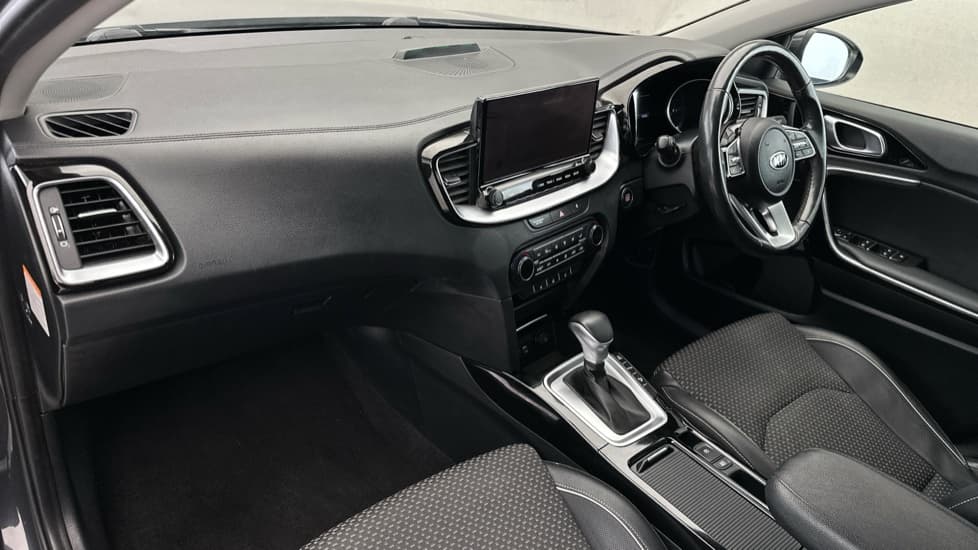 Used 2021 GREY Kia XCeed 1 6 GDi PHEV 3 5dr DCT 60 262 Miles Cinch used-2021-grey-kia-xceed-1-6-gdi-phev-3-5dr-dct-60-262-miles-cinch