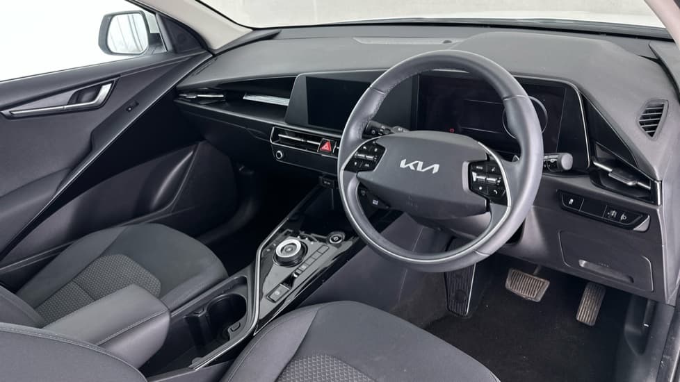 Used 2022 WHITE Kia Niro EV 150kW 2 65kWh 5dr Auto 49 468 Miles Cinch used-2022-white-kia-niro-ev-150kw-2-65kwh-5dr-auto-49-468-miles-cinch