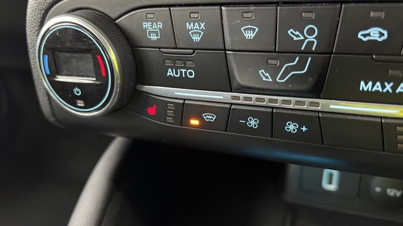 Used 2019 WHITE Ford Focus 1 5 EcoBlue 120 Titanium X 5dr 74 565 Miles used-2019-white-ford-focus-1-5-ecoblue-120-titanium-x-5dr-74-565-miles
